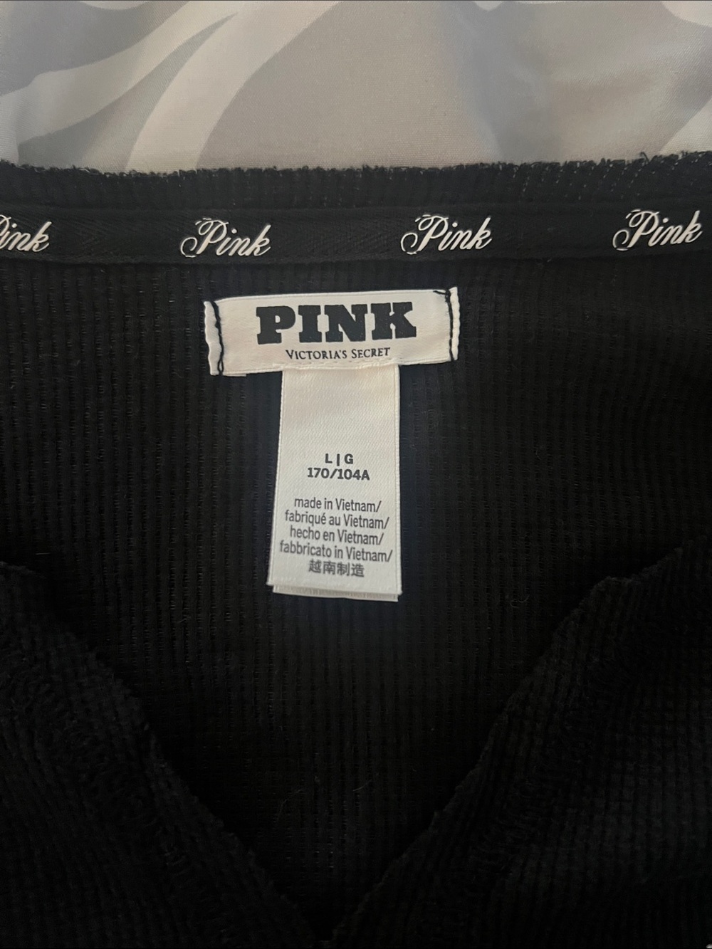 NWOT VS PINK Women's thermal pj set
Snowflake Stud - Picture 8 of 9